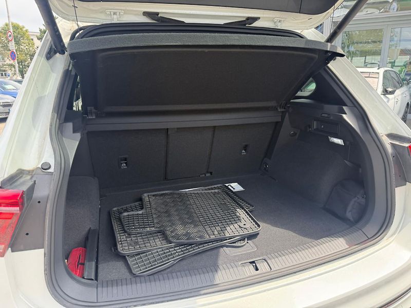 Volkswagen Tiguan R 2.0 TSI 235Kw DSG Akrapovič - fotka 23 z 27