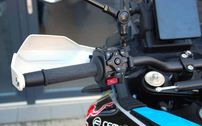 CFMOTO (2026) 1000MT-X Touring REDBULL EDICE - fotka 18 z 20