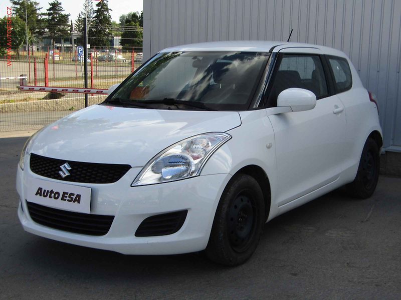 Suzuki Swift (2011) 1.2i - fotka 3 z 15