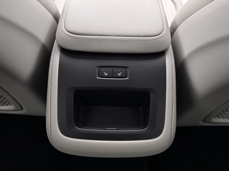 Volvo XC90 (2026) B5 AWD AUT DARK PLUS 7míst - fotka 21 z 26