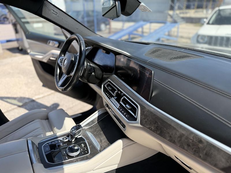 BMW X6 (2021) 40D, M-SPORT,ČR,1 MAJITEL - fotka 39 z 42