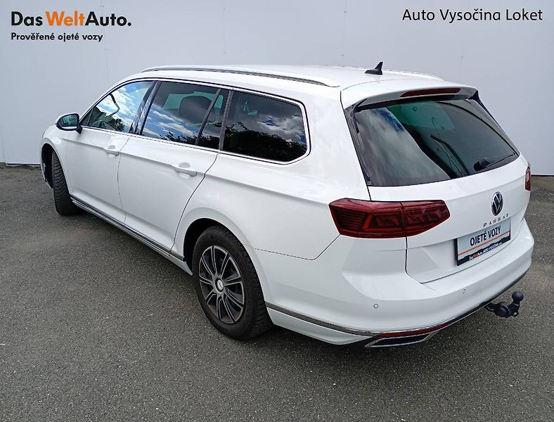 Volkswagen Passat (2021) 2.0 TDI DSG Elegance tažné MAT - fotka 16 z 34
