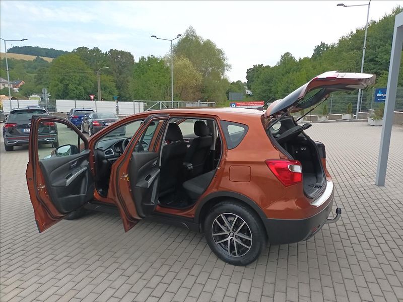 Suzuki SX4 S-Cross 1,0 BJet,82KW,ČR,TAŽNÉ, - fotka 10 z 36