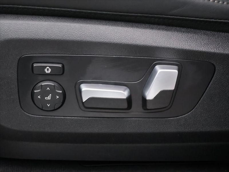 BMW X5 3,0 50e xDrive 230kW CZ DPH - fotka 17 z 38