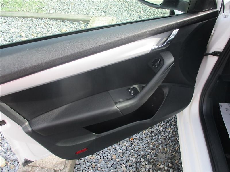 Škoda Octavia 1,6 TDI, DSG,tažné,serv.kniha, - fotka 18 z 44