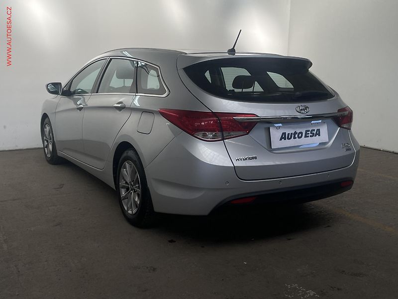 Hyundai i40 (2014) 1.7 CRDi, ČR, AC, TZ, park - fotka 6 z 16