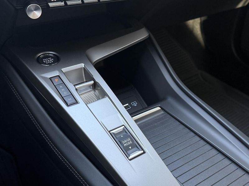 Peugeot 408 (2024) ALLURE PureTech 130k EAT8 - fotka 24 z 42