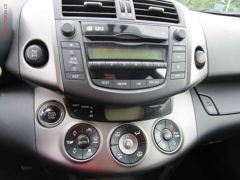 Toyota RAV4 (2011) 2.2D-CAT 4x4, AC - fotka 13 z 14
