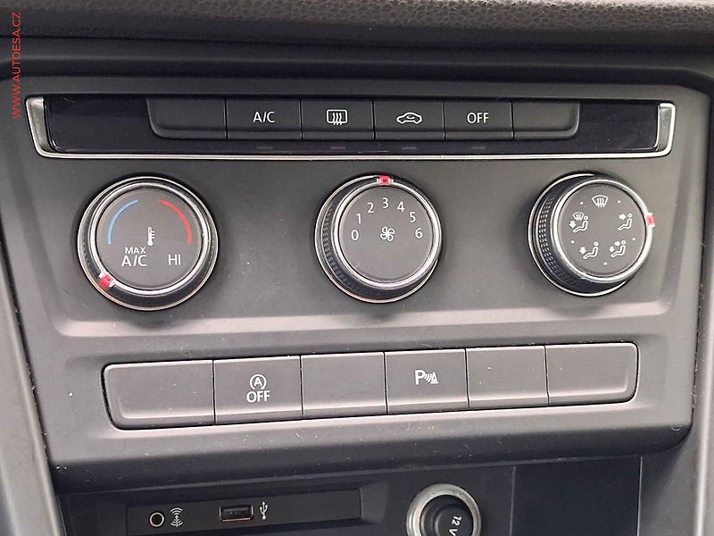 Volkswagen Touran (2016) 1.6TDi, Navi, AC - fotka 14 z 18