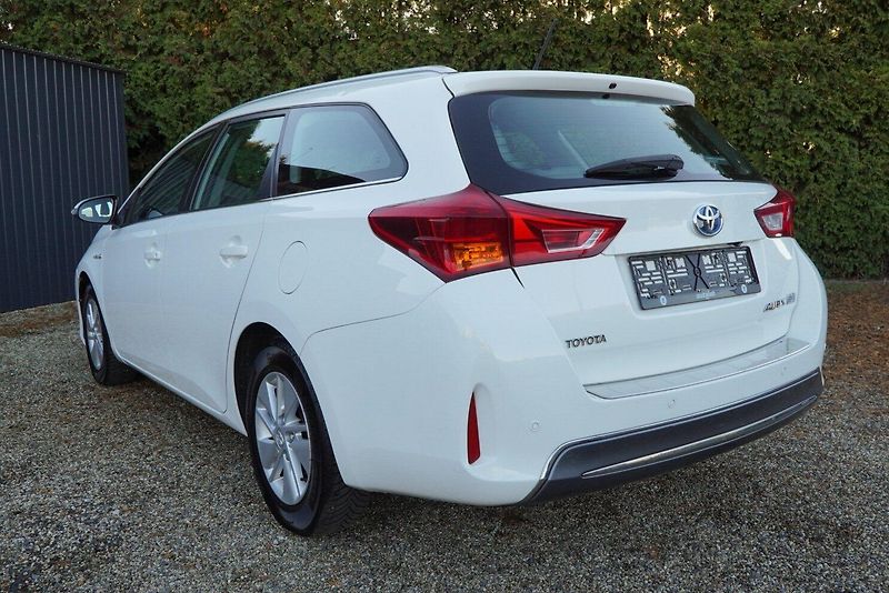 Toyota Auris 1.8 HYBRID ACTIVE+ - fotka 8 z 24