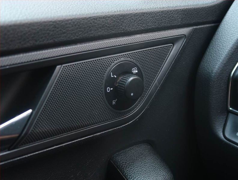 Škoda Fabia (2014) 1.2 TSI, Serv.kniha, Tempomat - fotka 19 z 20