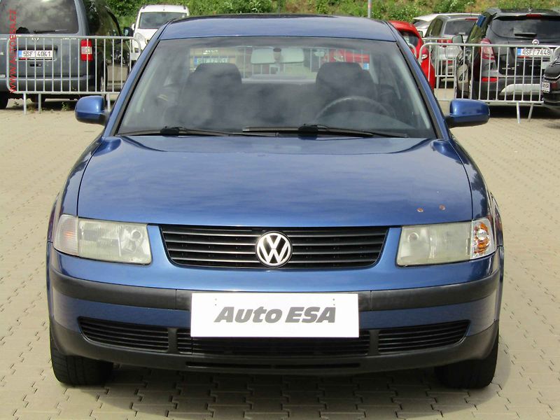 Volkswagen Passat (2000) 1.6 i, AC, výhředv sed - fotka 2 z 15