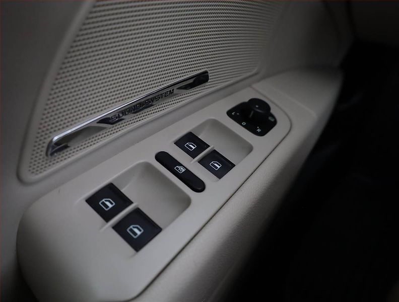 Škoda Superb (2014) Ambition Plus 3.6 FSI V6, 4X4 - fotka 15 z 18