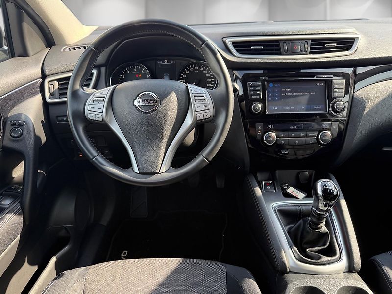 Nissan Qashqai (2015) 1,6 DiG-T 120 kW N-Connecta - fotka 15 z 25