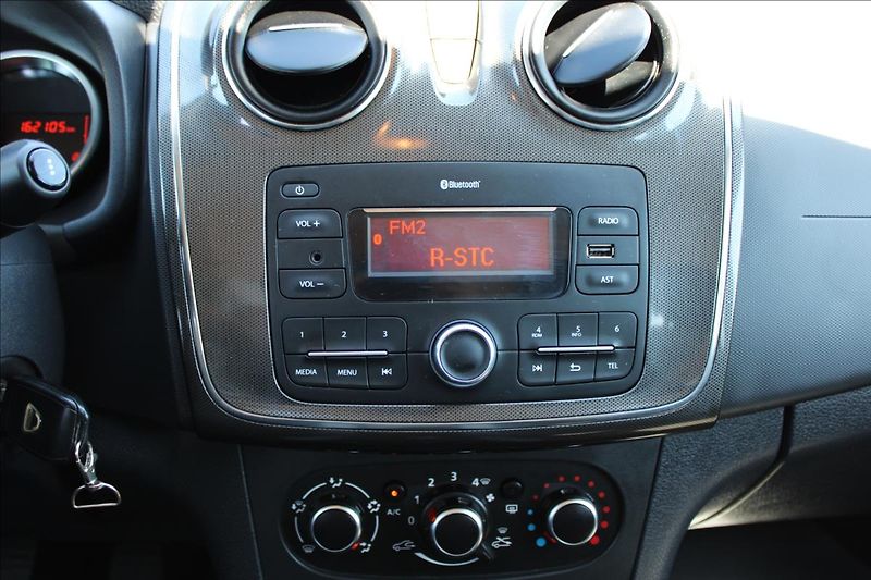 Dacia Sandero 0,9 STEPWAY KLIMA, SERVISKA - fotka 12 z 25