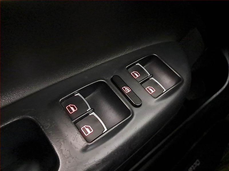 Škoda Octavia (2006) RS 2.0 TFSI, Tempomat - fotka 16 z 17