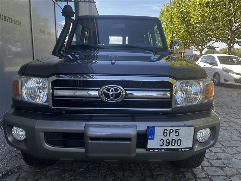 Toyota Land Cruiser GRJ76 4,0 V6 5MT - fotka 25 z 33