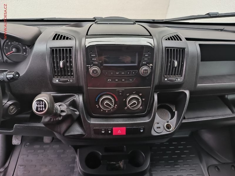 Citroën Jumper (2019) 2.2HDi L1H1, AC, stř.nosič - fotka 12 z 19