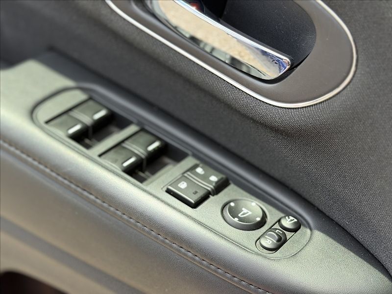 Honda HR-V 1,5 i-VTEC 96kW AUTOMAT TZ - fotka 16 z 27