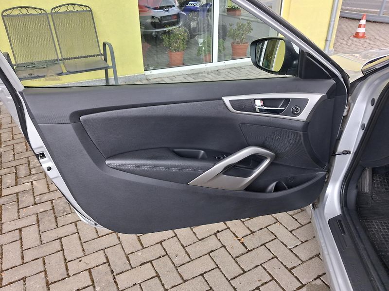 Hyundai Veloster (2011) 1,6GDi SERVISKA NOVÁSTK 2xKOLA - fotka 9 z 33