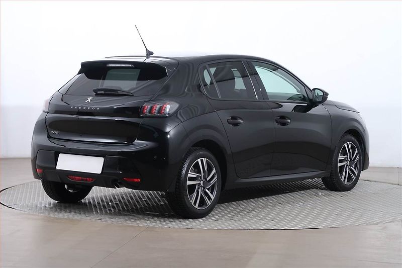 Peugeot 208 (2021) Allure 1.2 PureTech - fotka 5 z 17