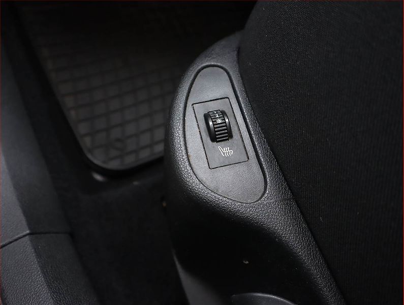 Peugeot 308 (2013) 1.6 HDi, Serv.kniha, nová STK - fotka 17 z 17