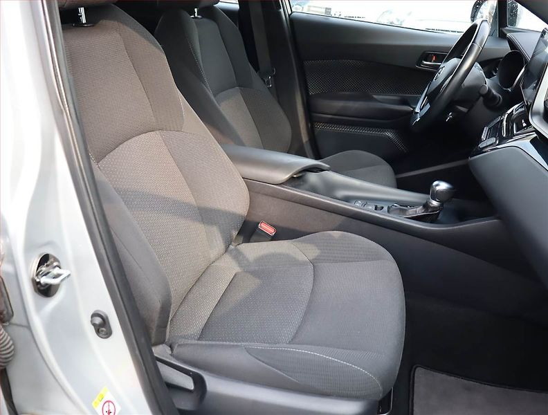 Toyota C-HR (2018) 1.8 Hybrid, Automat, Navi - fotka 9 z 24