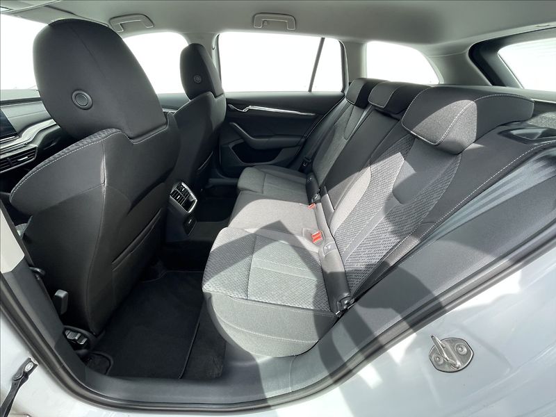 Škoda Octavia 2,0 TDI 4x4 DSG Style Plus TZ - fotka 17 z 23
