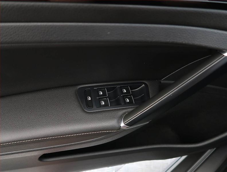Volkswagen Golf (2016) Highline 2.0 TDI, Automat - fotka 22 z 23
