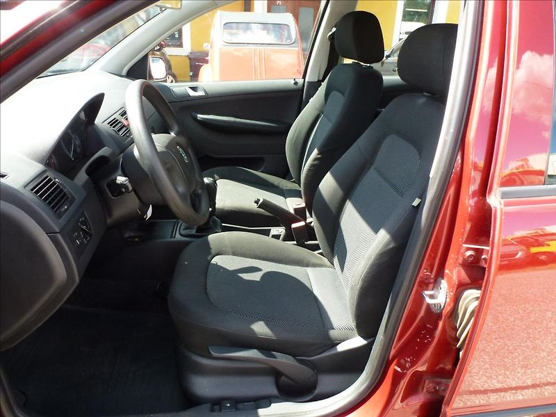 Škoda Fabia 1,4 16V Parkovací kamera - fotka 18 z 47