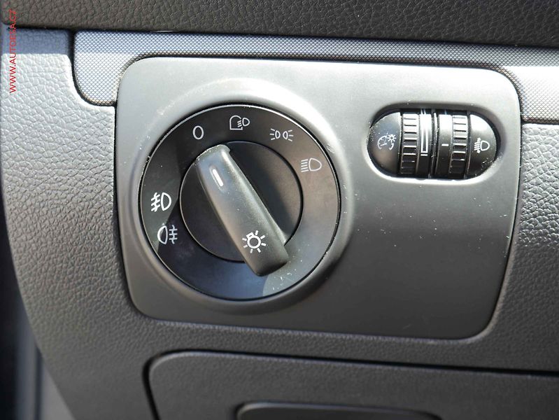 Volkswagen Golf (2006) 1.4TSi, Výhřev sed, temp - fotka 16 z 17