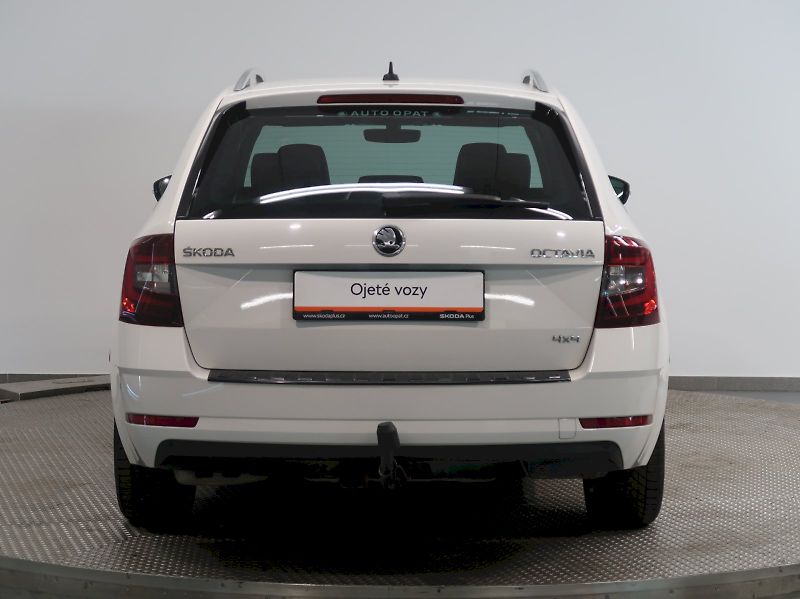 Škoda Octavia (2019) LAURIN&KLEMENT 2.0TDI 135KW 4x - fotka 9 z 40