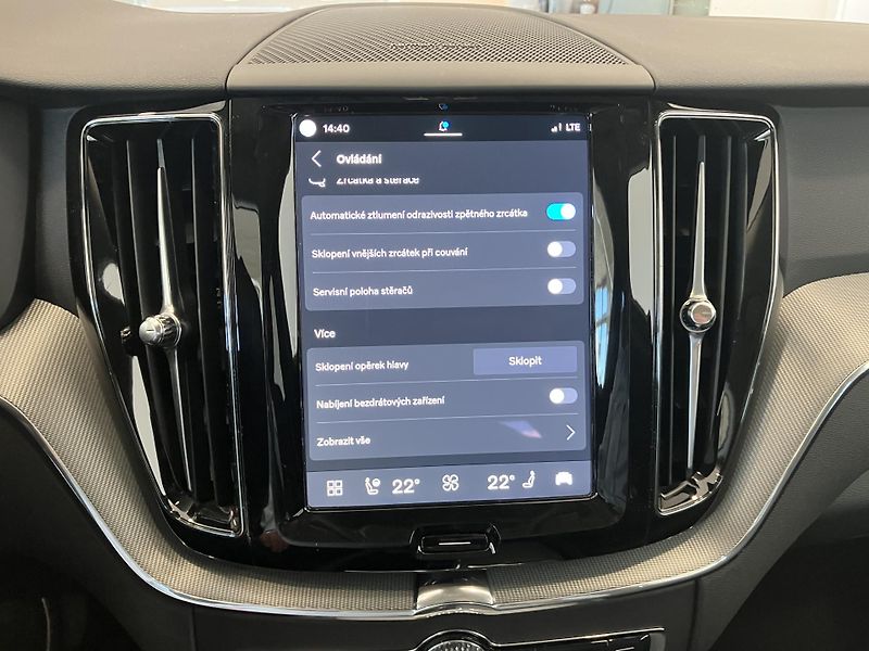Volvo XC60 B5 AWD Plus Dark-REZERVACE - fotka 36 z 46