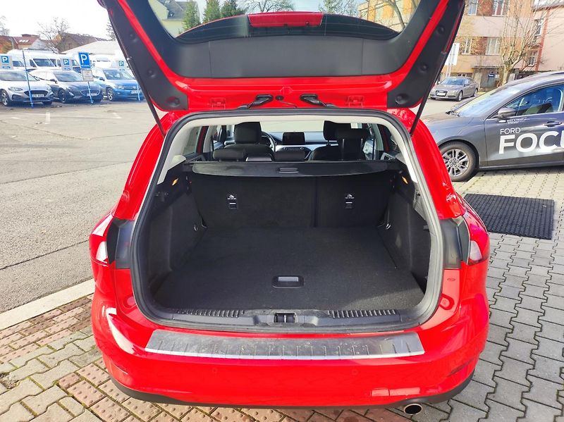 Ford Focus (2020) 1.5TDCi-88KW,ČR 1maj - fotka 9 z 25