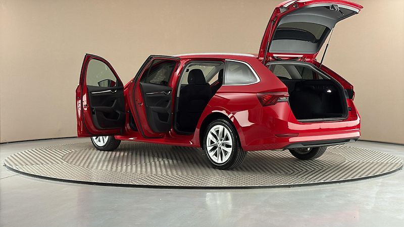 Škoda Octavia 2.0 TDI DSG Style Combi - fotka 7 z 26