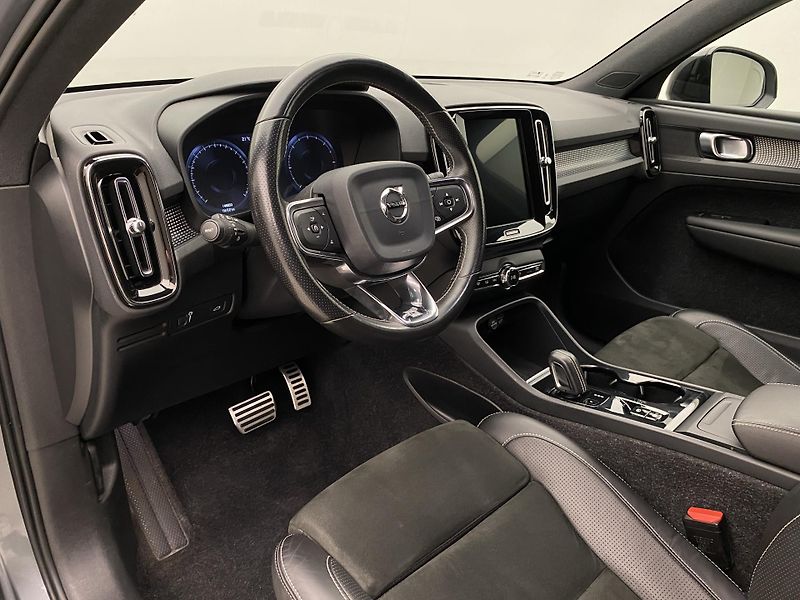 Volvo XC40 D4 AWD R-DESIGN AUT CZ - fotka 4 z 43