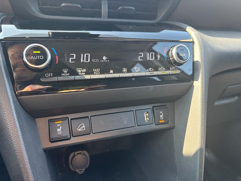 Toyota Yaris Cross 1.5 HSD e-CVT Executive AWD - fotka 21 z 30