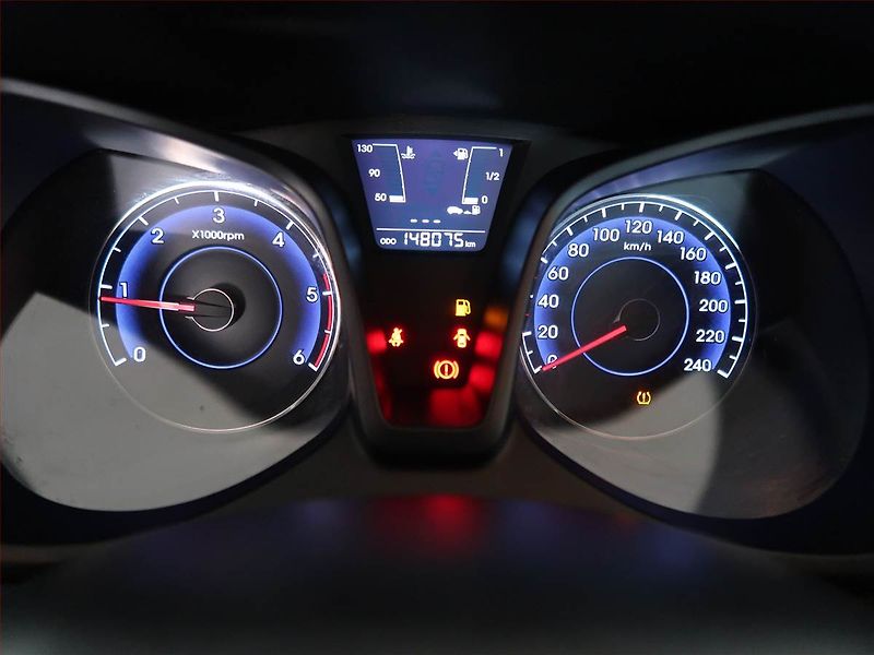 Hyundai ix20 (2015) 1.6 CRDi - fotka 11 z 12
