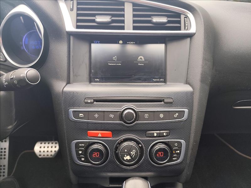 DS Automobiles DS4 2,0   Sport - Chic 2,0HDI 133k - fotka 13 z 16
