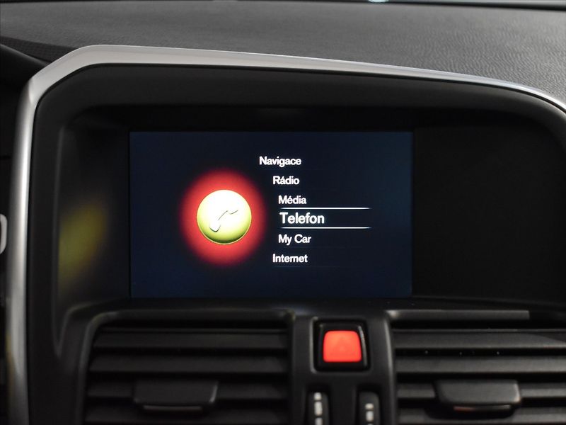 Volvo XC60 2,4 D4 SUMMUM - fotka 18 z 22