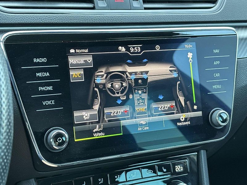 Škoda Superb (2023) Combi 2.0 TDI DSG Sportline - fotka 15 z 36