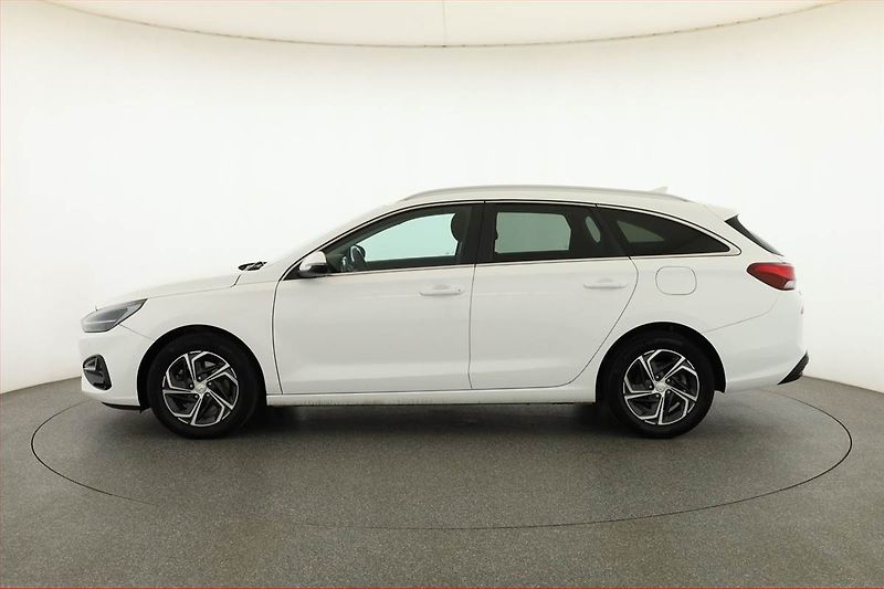 Hyundai i30 (2022) 1.0 T-GDI, ČR,1.maj - fotka 3 z 19