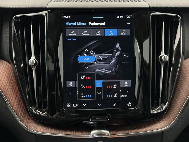 Volvo XC60 T8 AWD RECHARGE BRIGHT PLUS  - fotka 35 z 46