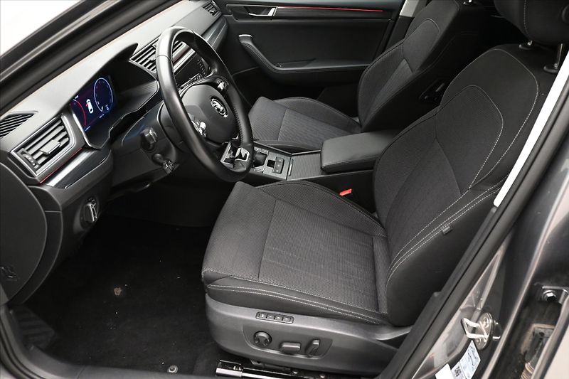 Škoda Superb 2,0 TDI 110 kW DSG Style Záruk - fotka 13 z 31