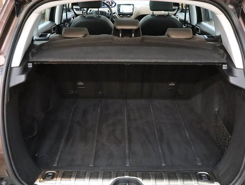 Peugeot 2008 (2013) 1.6 e-HDi, Automat, Navi - fotka 14 z 22