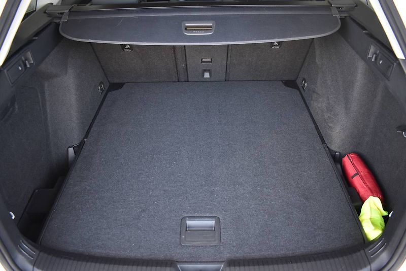 Volkswagen Golf Variant (2023) 1.5TSI 110kW,MATRIX,Webasto - fotka 13 z 26