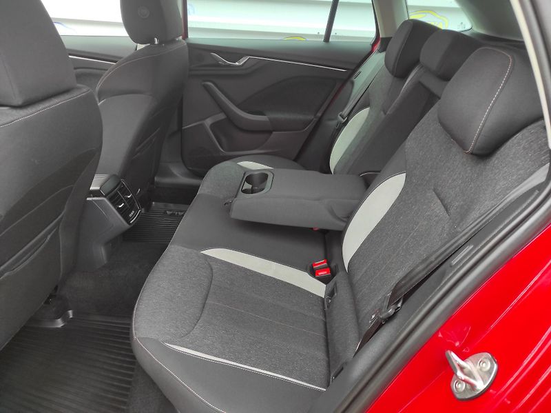 Škoda Scala 1,0TSi 85kW, Top Selection, ČR - fotka 15 z 47