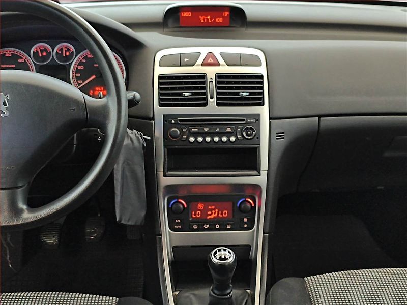 Peugeot 307 (2005) 1.6 HDi, po STK, jezdí dobře - fotka 12 z 13