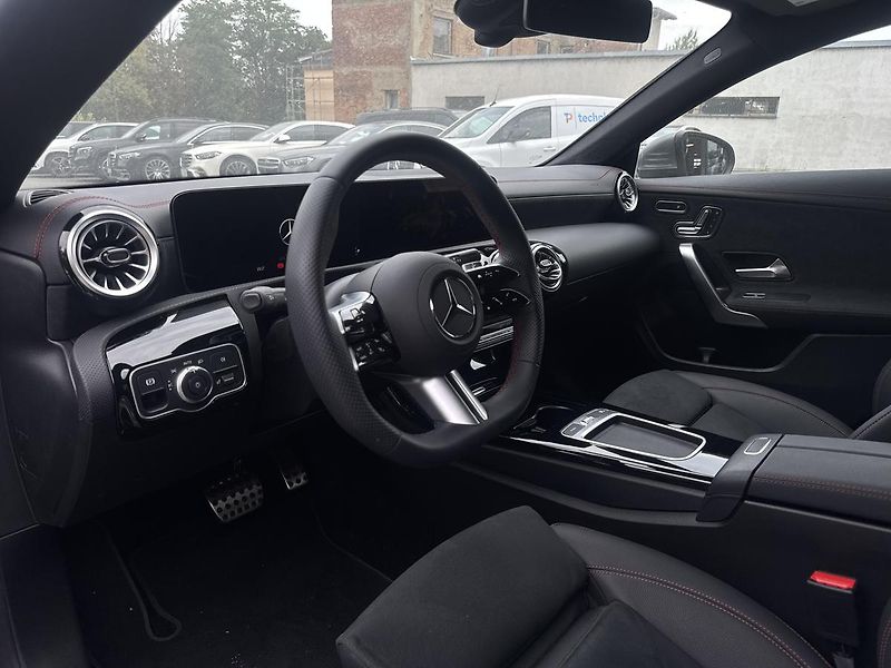 Mercedes-Benz CLA 200, 1.majitel - fotka 9 z 17