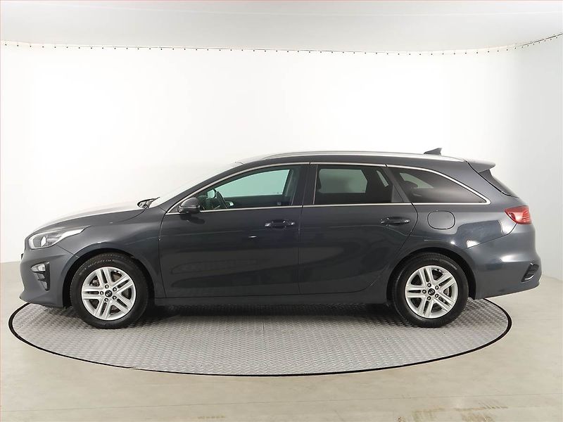 Kia Ceed (2021) Gold 1.6 CRDi MHEV, Serv.kniha - fotka 3 z 17